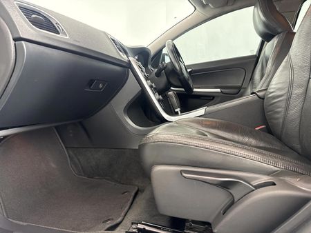 2011-Volvo-S60-T6-R-Design-Auto_8