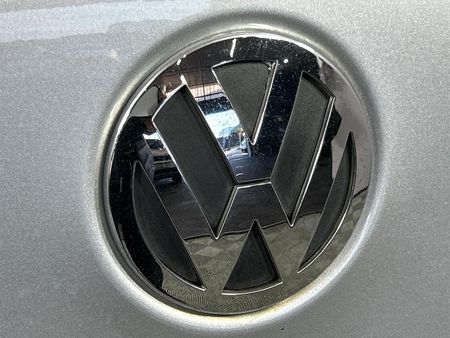 2009-Volkswagen-Tiguan-20-TDI-Track-Field-4Motion-Auto_11