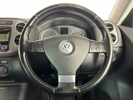 2009-Volkswagen-Tiguan-20-TDI-Track-Field-4Motion-Auto_12