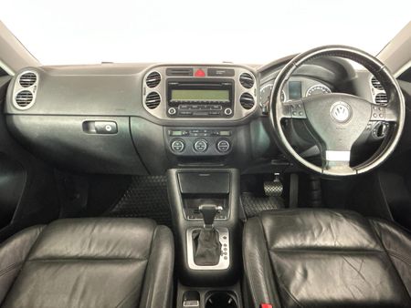2009-Volkswagen-Tiguan-20-TDI-Track-Field-4Motion-Auto_1