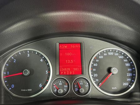 2009-Volkswagen-Tiguan-20-TDI-Track-Field-4Motion-Auto_2