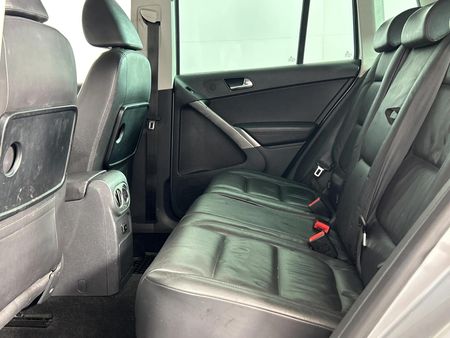 2009-Volkswagen-Tiguan-20-TDI-Track-Field-4Motion-Auto_3