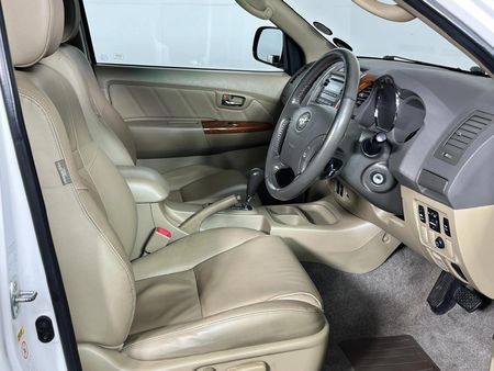 2010-Toyota-Fortuner-30-D-4D-Raised-Body-Auto_9