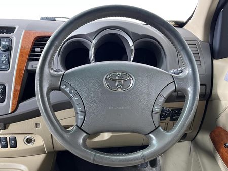 2010-Toyota-Fortuner-30-D-4D-Raised-Body-Auto_11
