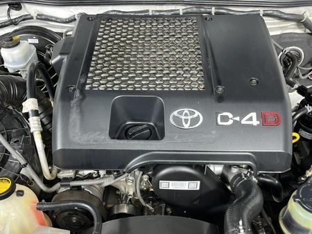 2010-Toyota-Fortuner-30-D-4D-Raised-Body-Auto_12