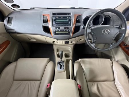 2010-Toyota-Fortuner-30-D-4D-Raised-Body-Auto_1