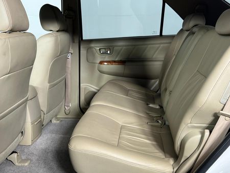 2010-Toyota-Fortuner-30-D-4D-Raised-Body-Auto_3