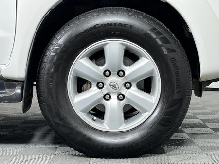 2010-Toyota-Fortuner-30-D-4D-Raised-Body-Auto_5