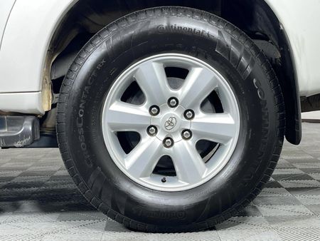 2010-Toyota-Fortuner-30-D-4D-Raised-Body-Auto_6