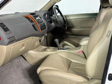 2010-Toyota-Fortuner-30-D-4D-Raised-Body-Auto_8