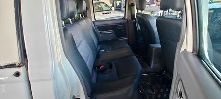 2011-Nissan-NP300-25-TDi-Double-Cab_6
