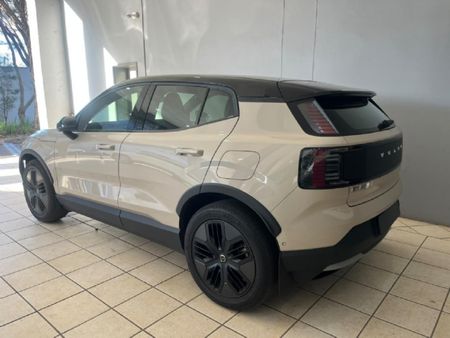 2025-Volvo-EX30-Cross-Country_2