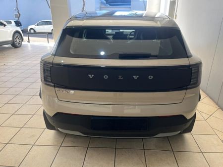 2025-Volvo-EX30-Cross-Country_3