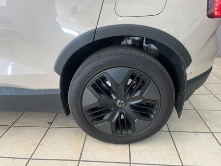 2025-Volvo-EX30-Cross-Country_5