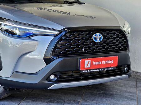 2024-Toyota-Corolla-Cross-18-XS-Hybrid_16