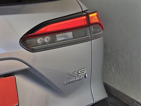 2024-Toyota-Corolla-Cross-18-XS-Hybrid_17
