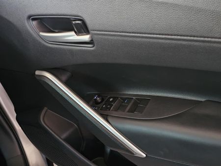 2024-Toyota-Corolla-Cross-18-XS-Hybrid_18