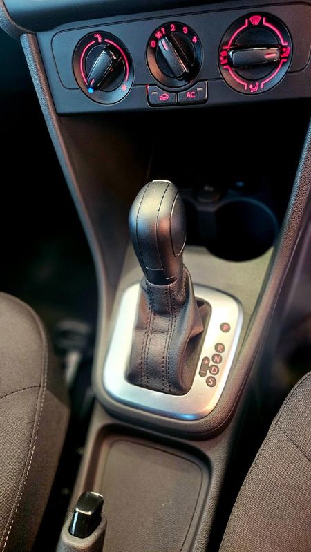2026-Volkswagen-Polo-Vivo-16-Life_17