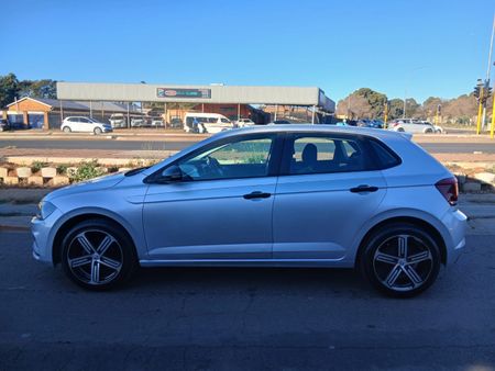 2019-Volkswagen-Polo-10-TSI_14
