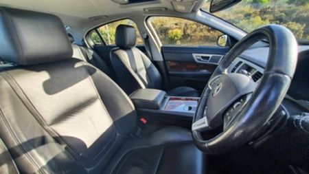 2014-Jaguar-XF-30-D-S-Premium-Luxury_9