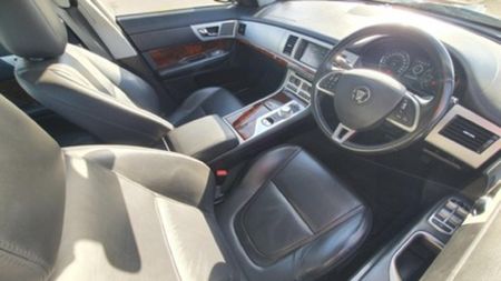 2014-Jaguar-XF-30-D-S-Premium-Luxury_10