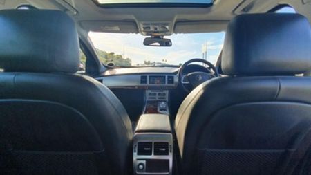 2014-Jaguar-XF-30-D-S-Premium-Luxury_11