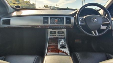 2014-Jaguar-XF-30-D-S-Premium-Luxury_13