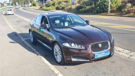 2014-Jaguar-XF-30-D-S-Premium-Luxury_8