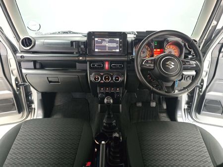 2019-Suzuki-Jimny-15-GLX_13