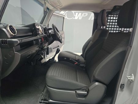 2019-Suzuki-Jimny-15-GLX_15