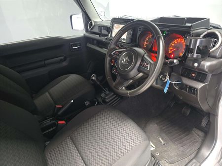 2019-Suzuki-Jimny-15-GLX_17