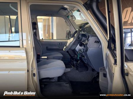 2023-Toyota-Land-Cruiser-79-45-D-Double-Cab_17
