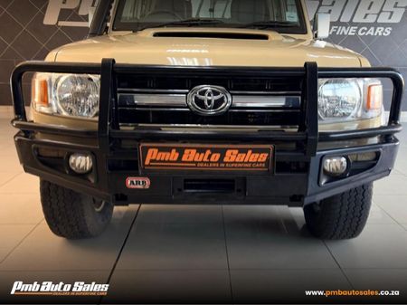 2023-Toyota-Land-Cruiser-79-45-D-Double-Cab_8