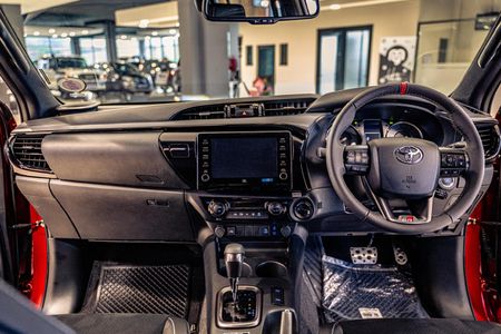 2026-Toyota-Hilux-28GD-6-GR-Sport-Double-Cab-4x4_14