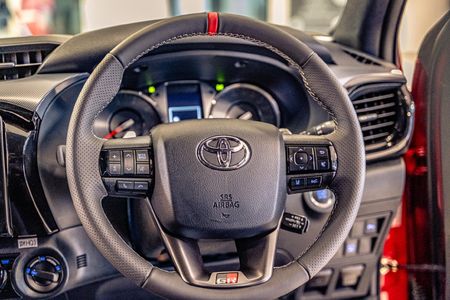 2026-Toyota-Hilux-28GD-6-GR-Sport-Double-Cab-4x4_15