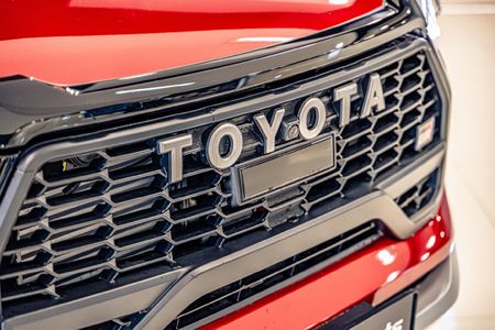 2026-Toyota-Hilux-28GD-6-GR-Sport-Double-Cab-4x4_2