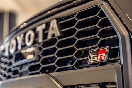 2026-Toyota-Hilux-28GD-6-GR-Sport-Double-Cab-4x4_3