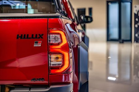 2026-Toyota-Hilux-28GD-6-GR-Sport-Double-Cab-4x4_8