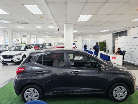 2021-Hyundai-Grand-i10-12-Fluid-Auto_14