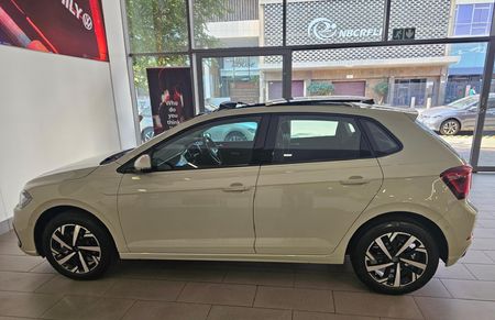 2026-Volkswagen-Polo-10-TSI-Life_4