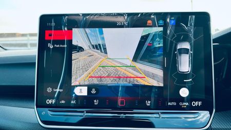 2026-Volkswagen-Golf-8-GTI-20-TSI-DSG_9
