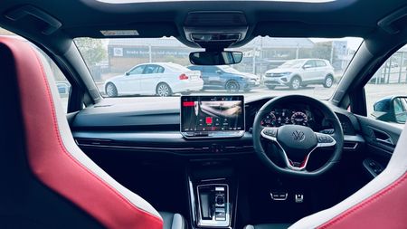 2026-Volkswagen-Golf-8-GTI-20-TSI-DSG_8