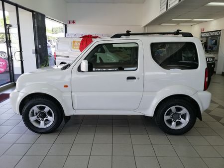 2010-Suzuki-Jimny-13_7