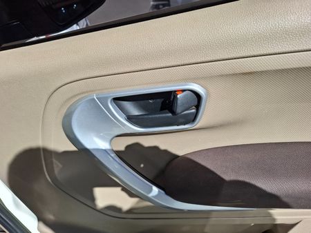 2018-Mahindra-TUV-300-15-TD-7-seat_10