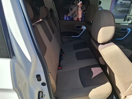 2018-Mahindra-TUV-300-15-TD-7-seat_13