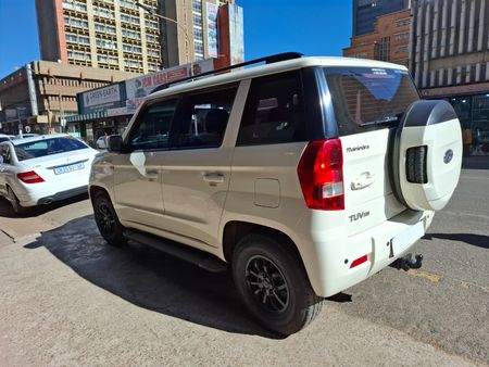 2018-Mahindra-TUV-300-15-TD-7-seat_4