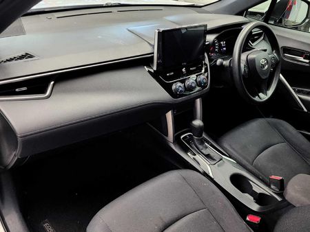 2022-Toyota-Corolla-Cross-18-XI_15
