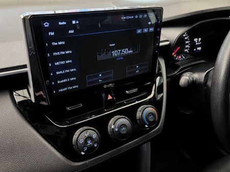 2022-Toyota-Corolla-Cross-18-XI_16