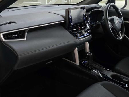 2025-Toyota-Corolla-Cross-18-XS-Hybrid_16