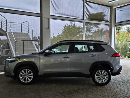 2025-Toyota-Corolla-Cross-18-XS-Hybrid_17